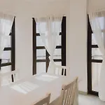 Happy House - Downtown Apartment